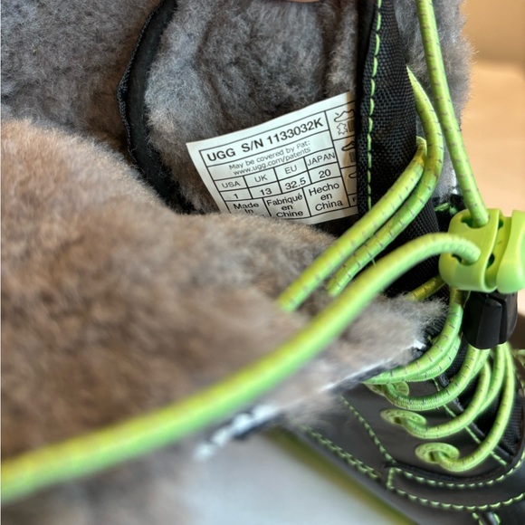 UGG® Kids Size 1 Butte II CWR Glow Graphic Waterproof Snow Boot - Picture 10 of 12